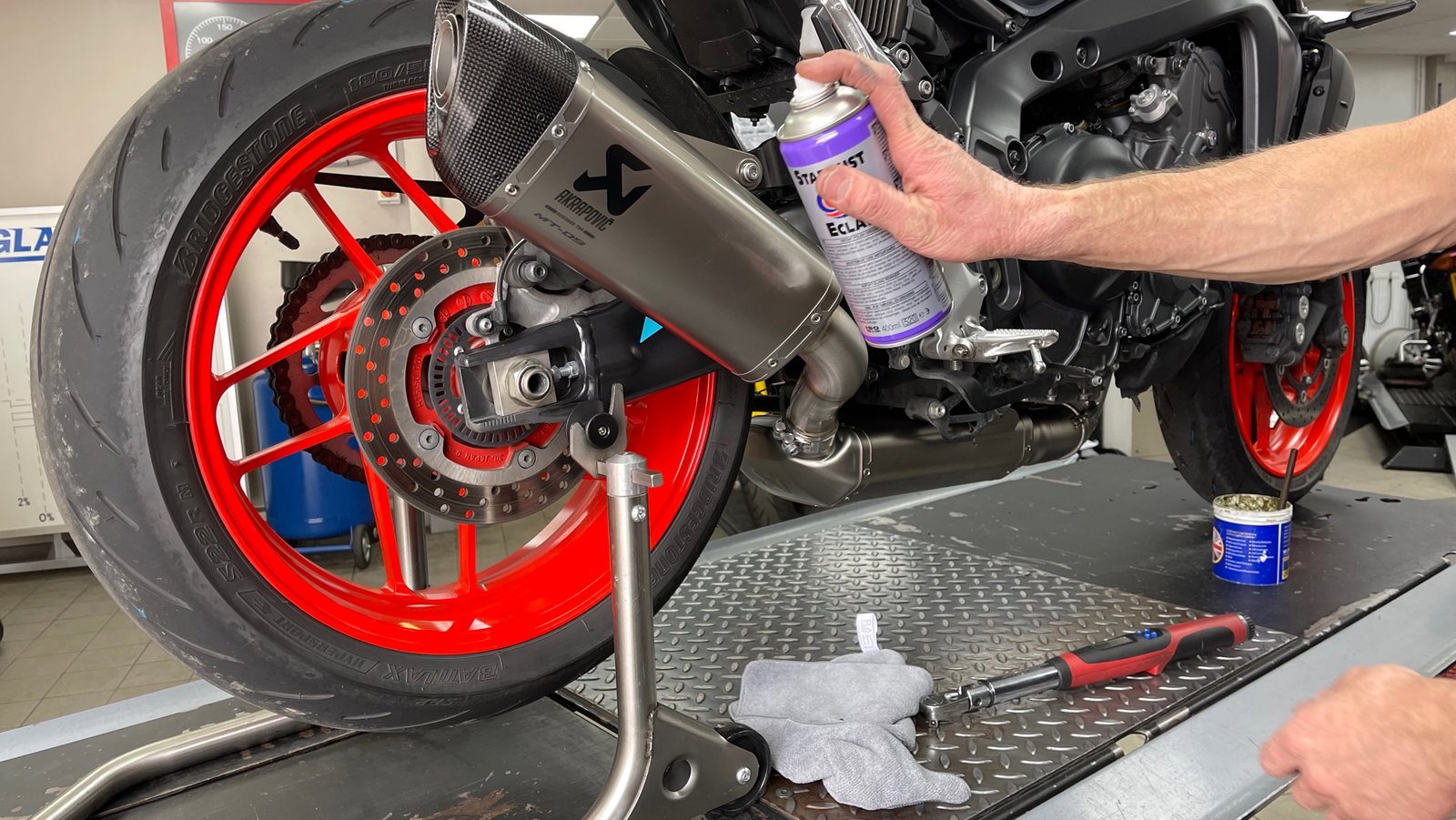 Yamaha MT-09 (2026) Akrapovič full system review